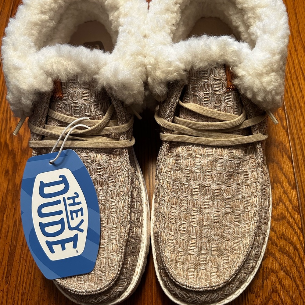 Hey Dude Wendy Stitch Cozy Fold Boot NWT Size 8 Tan